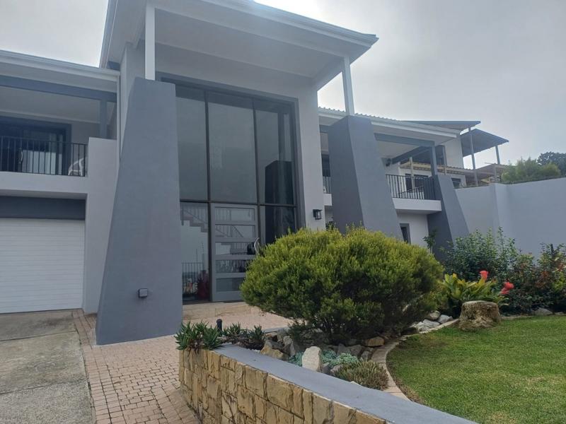 To Let 4 Bedroom Property for Rent in Robberg Ridge Western Cape